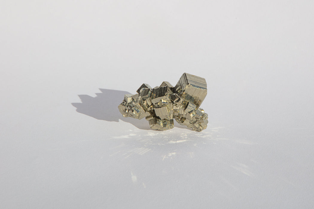 4: 1.57 x 2.88 x 1.5 inches - 192 g - $160
