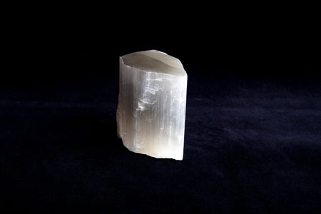 2: 2.75 x 4.13 x 1.37 inches - 314 g  - $1000. Very substantial piece.